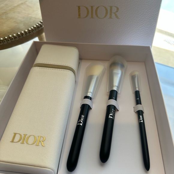 Dior Platinum Member Makeup Brush Gift Set with white case - Picture 4 of 7